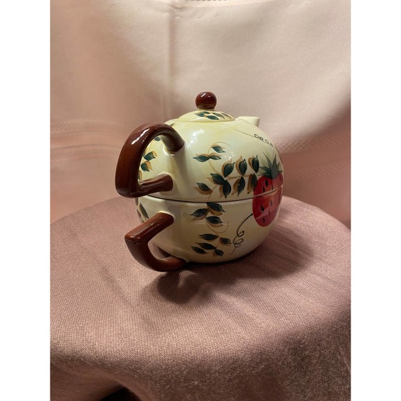 Tea for One, Teapot / Cup Combo, Strawberries and leaves pattern, - Picture 2 of 15